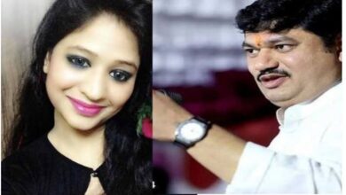 renu shram and dhananjay munde emage